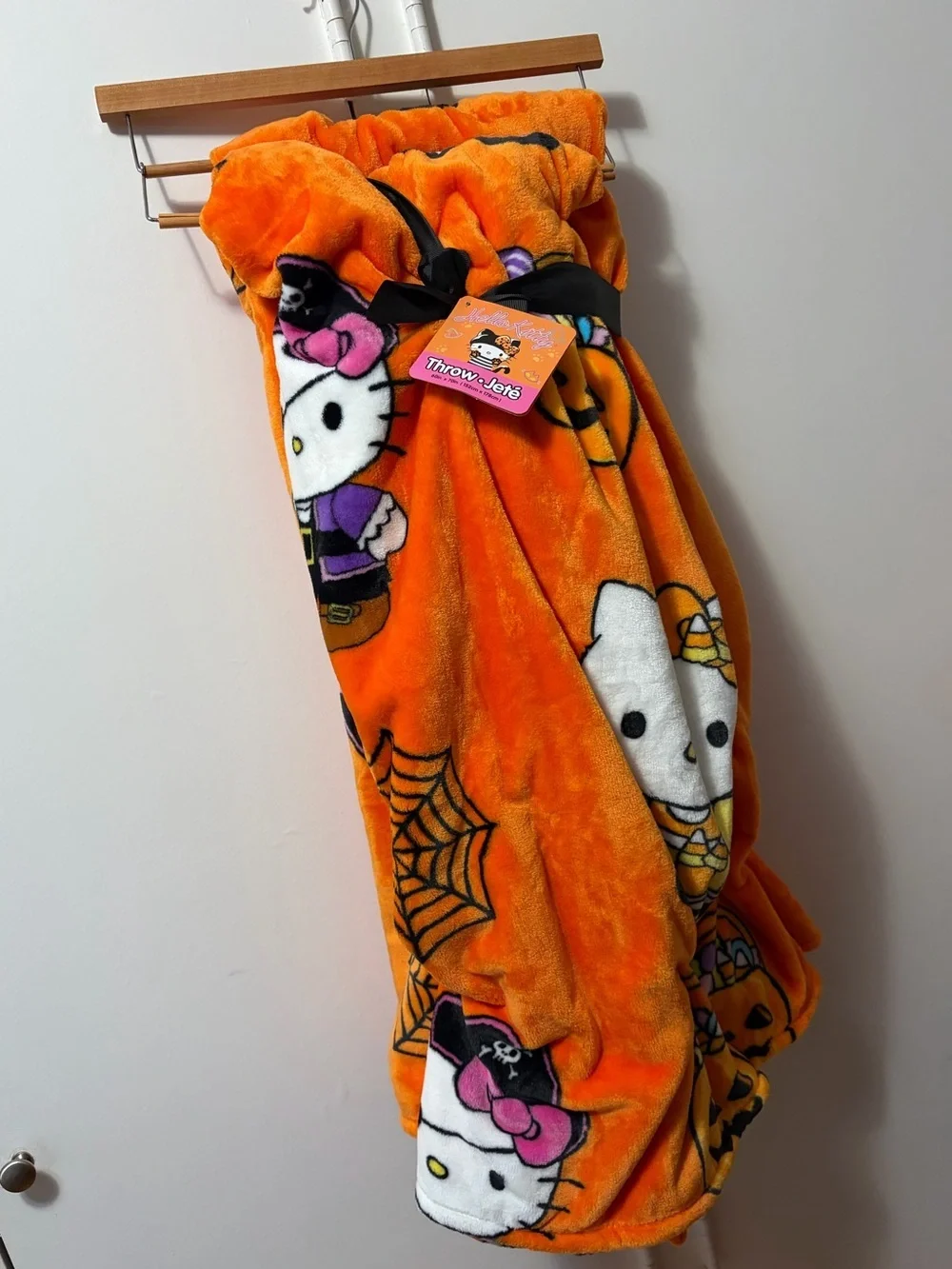 HELLO KITTY HALLOWEEN SET OF TWO THROW BLANKETS 🎃🎃